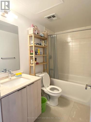 4203 - 11 Wellesley Street W, Toronto, ON - Indoor Photo Showing Bathroom