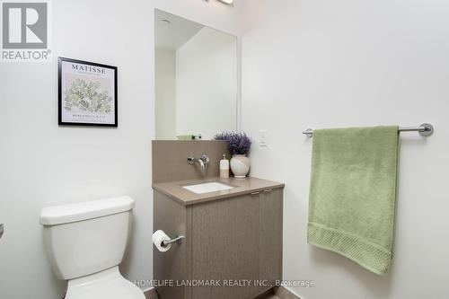 #5602 -100 Harbour St, Toronto, ON - Indoor Photo Showing Bathroom