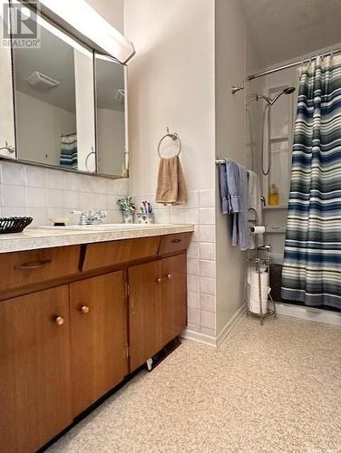 342 6Th Avenue W, Melville, SK - Indoor Photo Showing Bathroom