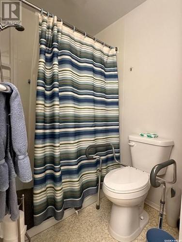 342 6Th Avenue W, Melville, SK - Indoor Photo Showing Bathroom
