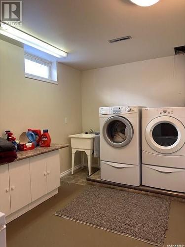 342 6Th Avenue W, Melville, SK - Indoor Photo Showing Laundry Room