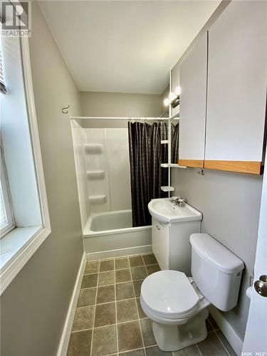 215 4Th Street E, Carnduff, SK - Indoor Photo Showing Bathroom