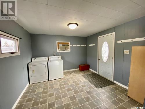 215 4Th Street E, Carnduff, SK - Indoor Photo Showing Laundry Room