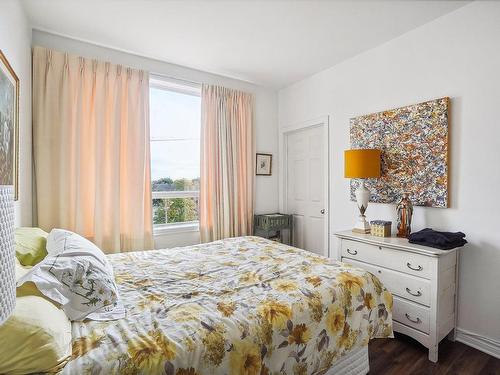 Chambre Ã  coucher principale - 512-100 Rue Cartier, Saint-Lambert, QC - Indoor Photo Showing Bedroom