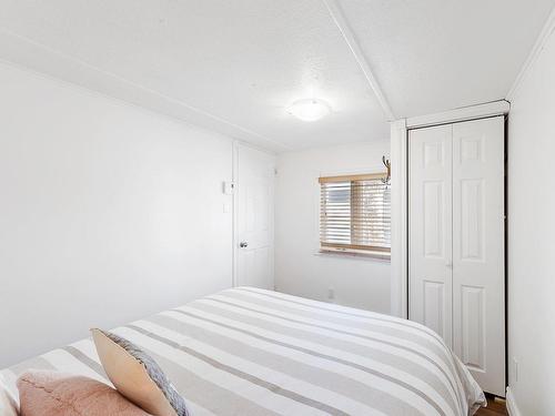 Master bedroom - 55 Rue De La Granuleuse, Sutton, QC - Indoor Photo Showing Bedroom