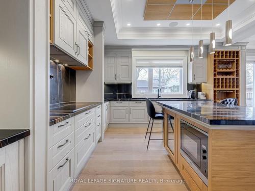 29 Halkin Cres, Toronto, ON - Indoor Photo Showing Kitchen With Upgraded Kitchen