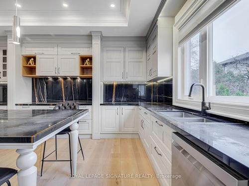29 Halkin Cres, Toronto, ON - Indoor Photo Showing Kitchen With Double Sink With Upgraded Kitchen