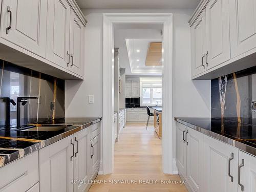 29 Halkin Cres, Toronto, ON - Indoor Photo Showing Kitchen With Upgraded Kitchen