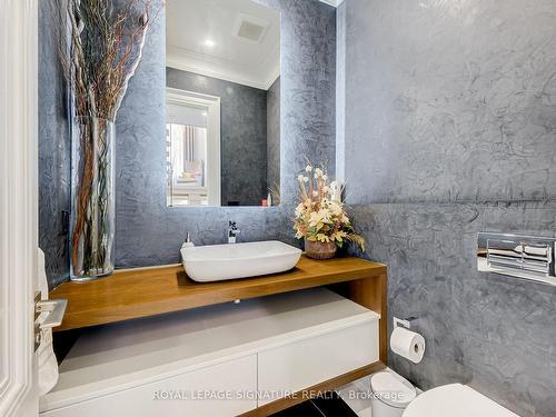 29 Halkin Cres, Toronto, ON - Indoor Photo Showing Bathroom