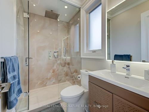 29 Halkin Cres, Toronto, ON - Indoor Photo Showing Bathroom