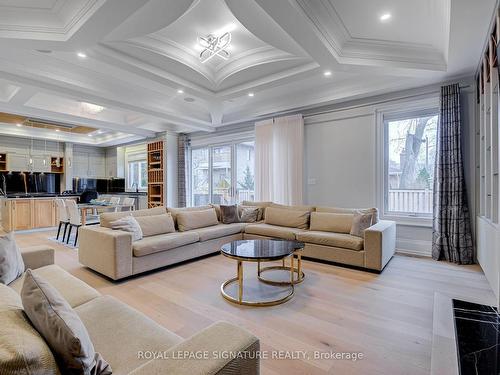 29 Halkin Cres, Toronto, ON - Indoor Photo Showing Living Room