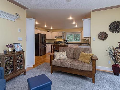 1143 Fern Ridge Dr, Mill Bay, BC - Indoor Photo Showing Living Room