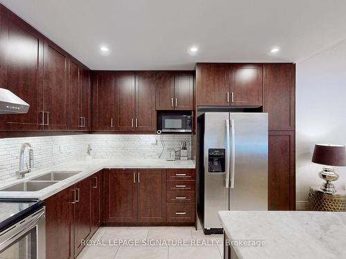 54-15 Pebble Bywy, Toronto, ON - Indoor Photo Showing Kitchen With Double Sink With Upgraded Kitchen