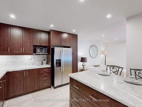 54-15 Pebble Bywy, Toronto, ON - Indoor Photo Showing Kitchen