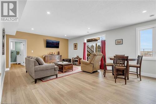 10 Devinwood Avenue, Walkerton, ON - Indoor Photo Showing Living Room