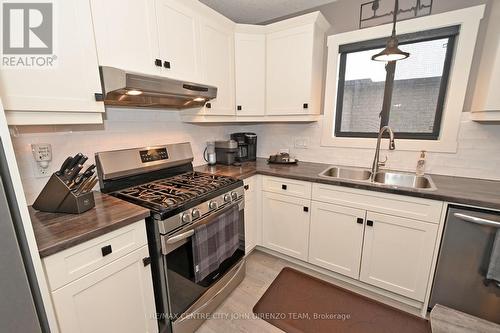 21 Old Course Road, St. Thomas, ON - Indoor Photo Showing Kitchen With Double Sink