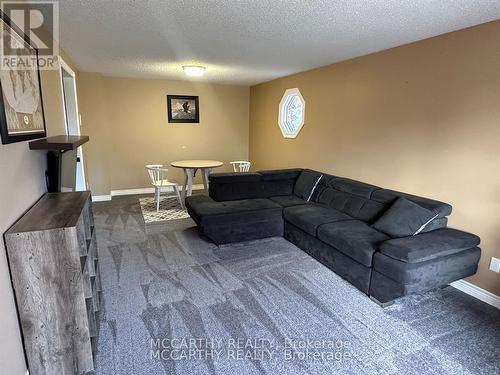 648 Canfield Place, Shelburne, ON - Indoor Photo Showing Living Room