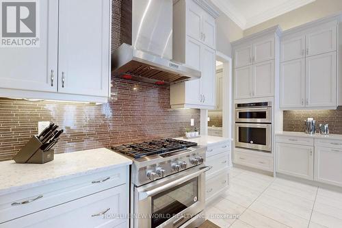21 Conger St, Vaughan, ON - Indoor Photo Showing Kitchen With Upgraded Kitchen