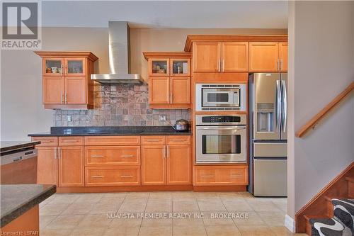 1002 Manchester Rd, London, ON - Indoor Photo Showing Kitchen