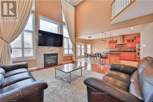 1002 Manchester Rd, London, ON - Indoor Photo Showing Living Room With Fireplace