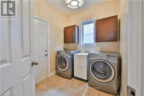 1002 Manchester Rd, London, ON - Indoor Photo Showing Laundry Room