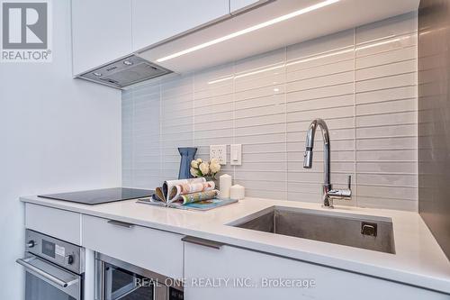 #1206 -33 Helendale Ave, Toronto, ON - Indoor Photo Showing Kitchen