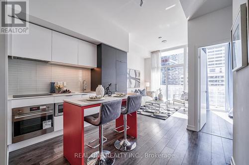 #1206 -33 Helendale Ave, Toronto, ON - Indoor Photo Showing Kitchen