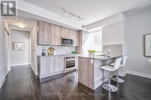 #307 -181 Bedford Rd, Toronto, ON - Indoor Photo Showing Kitchen With Upgraded Kitchen
