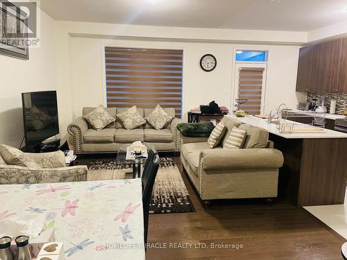 11 Truffle Crt, Brampton, ON - Indoor Photo Showing Living Room
