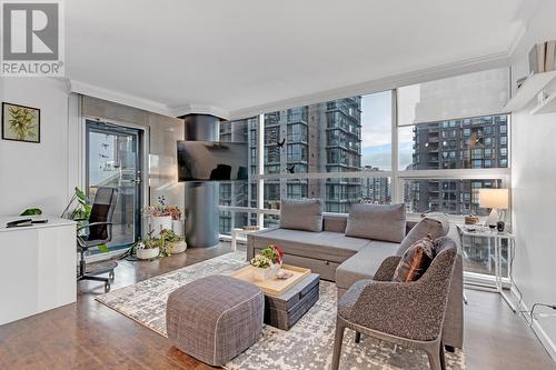 7X8 1050 Burrard Street, Vancouver, BC - Indoor Photo Showing Living Room