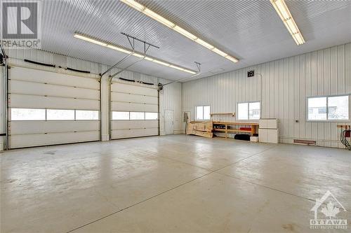 2862 Blanchfield Road, Ottawa, ON - Indoor Photo Showing Garage