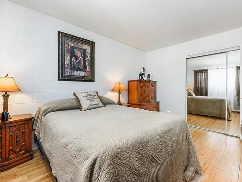 Master bedroom - 4998  - 5000 Rue Ste-Suzanne, Montréal (Pierrefonds-Roxboro), QC - Indoor Photo Showing Bedroom