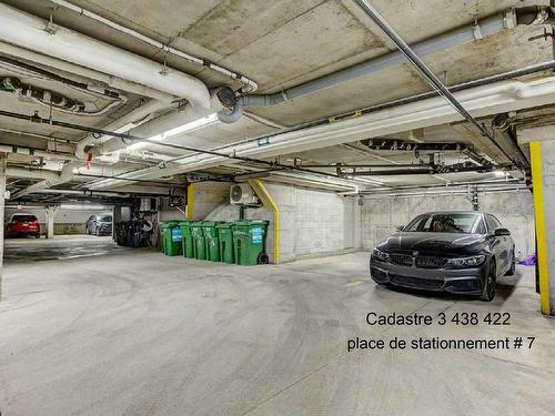 Garage - 404-1455 Rue Towers, Montréal (Ville-Marie), QC - Indoor Photo Showing Garage