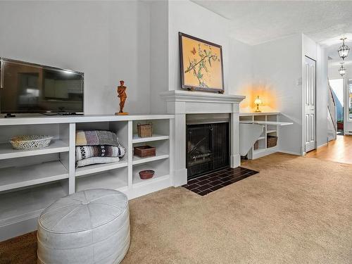 B-3056 Washington Ave, Victoria, BC - Indoor Photo Showing Living Room With Fireplace