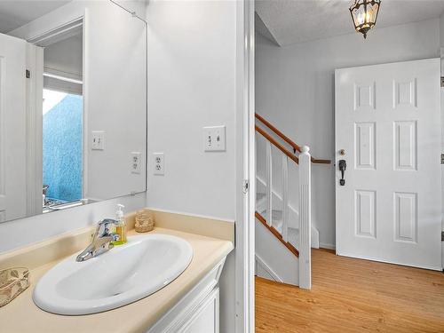 B-3056 Washington Ave, Victoria, BC - Indoor Photo Showing Bathroom