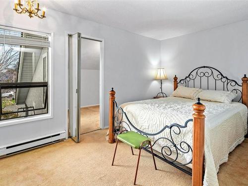 B-3056 Washington Ave, Victoria, BC - Indoor Photo Showing Bedroom