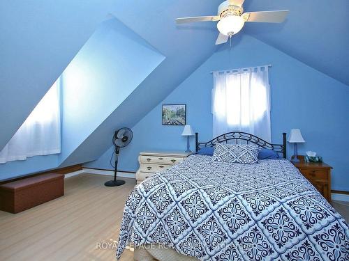 713 Cottingham Rd, Kawartha Lakes, ON - Indoor Photo Showing Bedroom