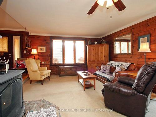 713 Cottingham Rd, Kawartha Lakes, ON - Indoor Photo Showing Living Room