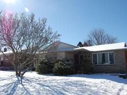 63 Olympic Dr  Kitchener, ON N2M 3S7