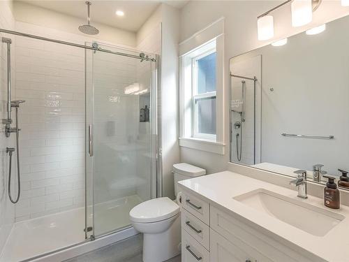 5887 Linyard Rd, Nanaimo, BC - Indoor Photo Showing Bathroom