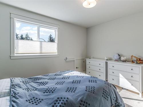 5887 Linyard Rd, Nanaimo, BC - Indoor Photo Showing Bedroom