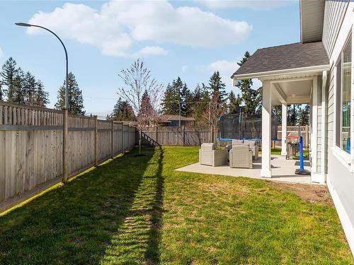 5887 Linyard Rd, Nanaimo, BC - Outdoor With Backyard