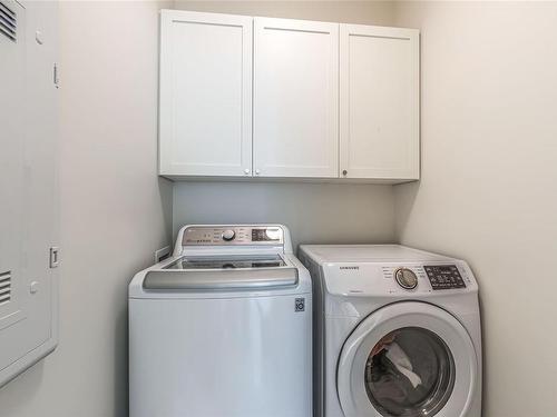 5887 Linyard Rd, Nanaimo, BC - Indoor Photo Showing Laundry Room