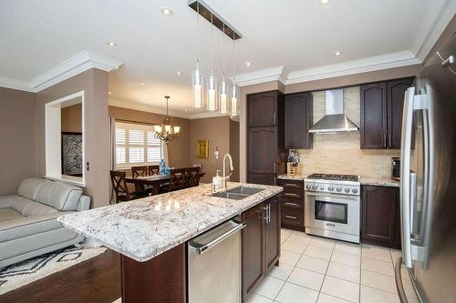 3321 Steeplechase Drive, Burlington, ON - Indoor Photo Showing Kitchen With Double Sink With Upgraded Kitchen