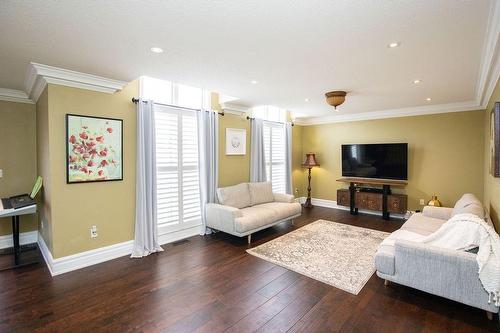 3321 Steeplechase Drive, Burlington, ON - Indoor Photo Showing Living Room