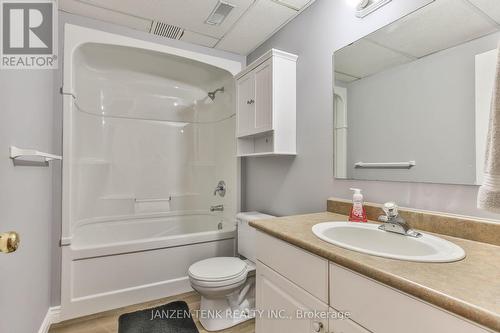 63 South Street E, Aylmer, ON - Indoor Photo Showing Bathroom