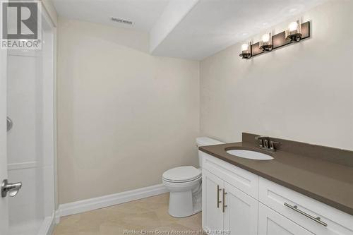 69 Jewel Street, Harrow, ON - Indoor Photo Showing Bathroom