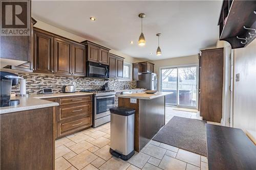 222 Hunter Street, Pembroke, ON - Indoor Photo Showing Kitchen With Upgraded Kitchen