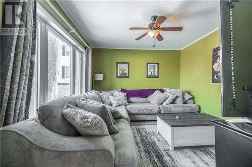 222 Hunter Street, Pembroke, ON - Indoor Photo Showing Living Room