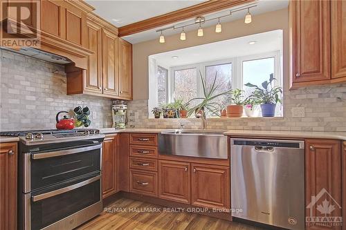 6258 Old Richmond Road, Ottawa, ON - Indoor Photo Showing Kitchen With Upgraded Kitchen